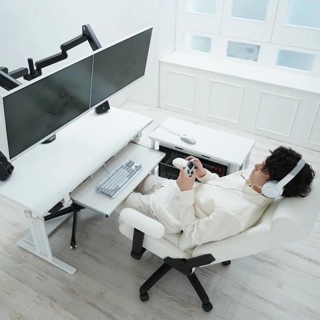 人谁还没件“电竞家具”啊？K8凯发如今这个时代年轻(图17)